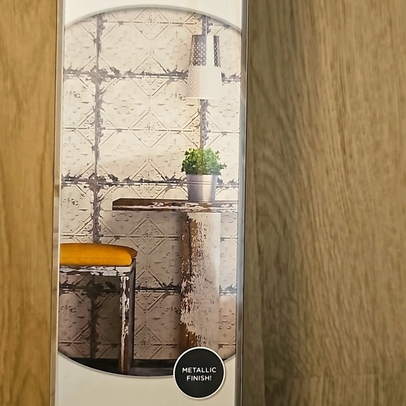 NWT Peel & Stick Metallic Finish Nuwallpaper Grey & White 3.5x8 - Picture 2 of 12